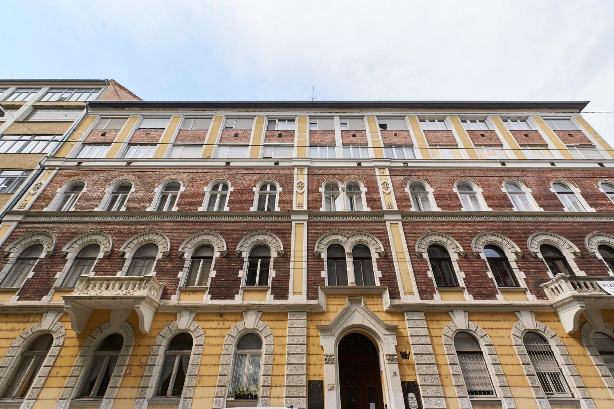U Home Central Budapest Bagian luar foto