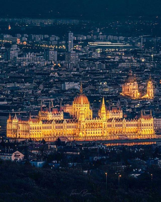 U Home Central Budapest Bagian luar foto