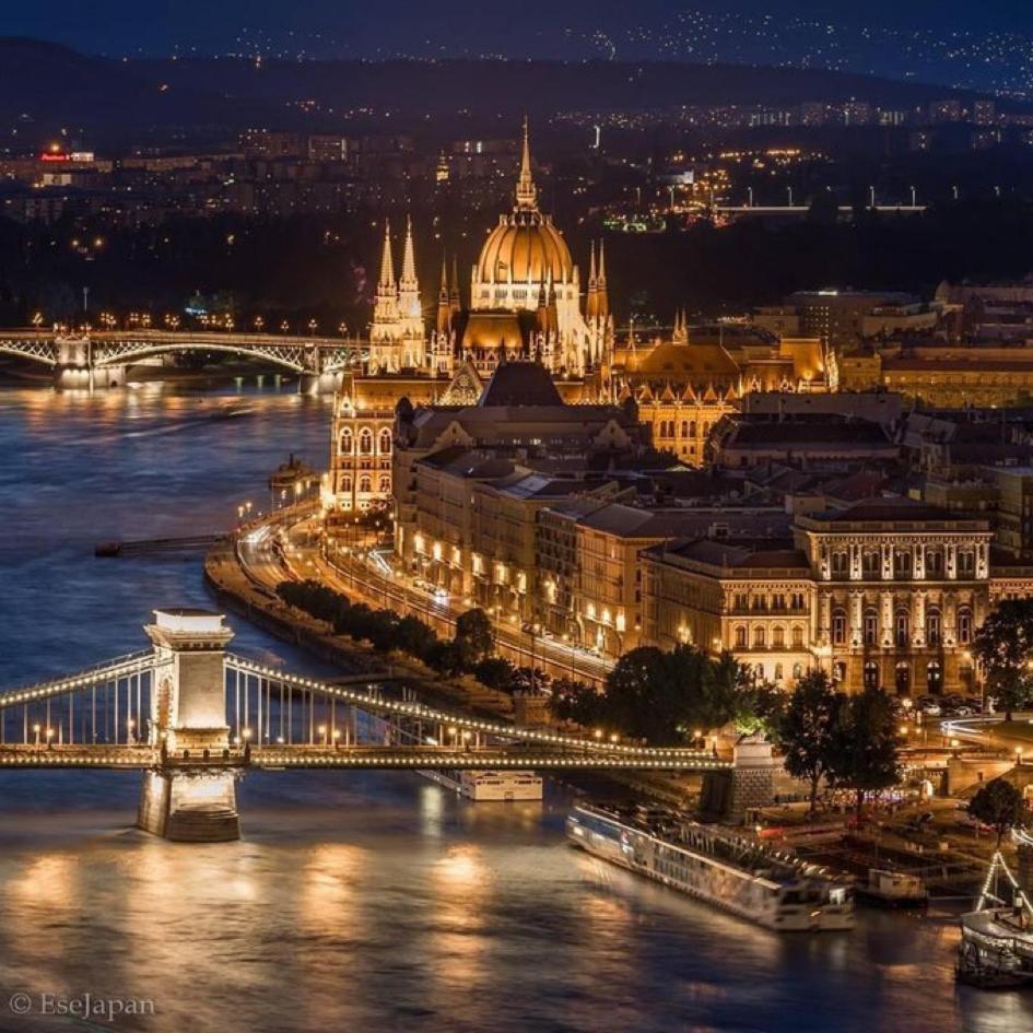 U Home Central Budapest Bagian luar foto