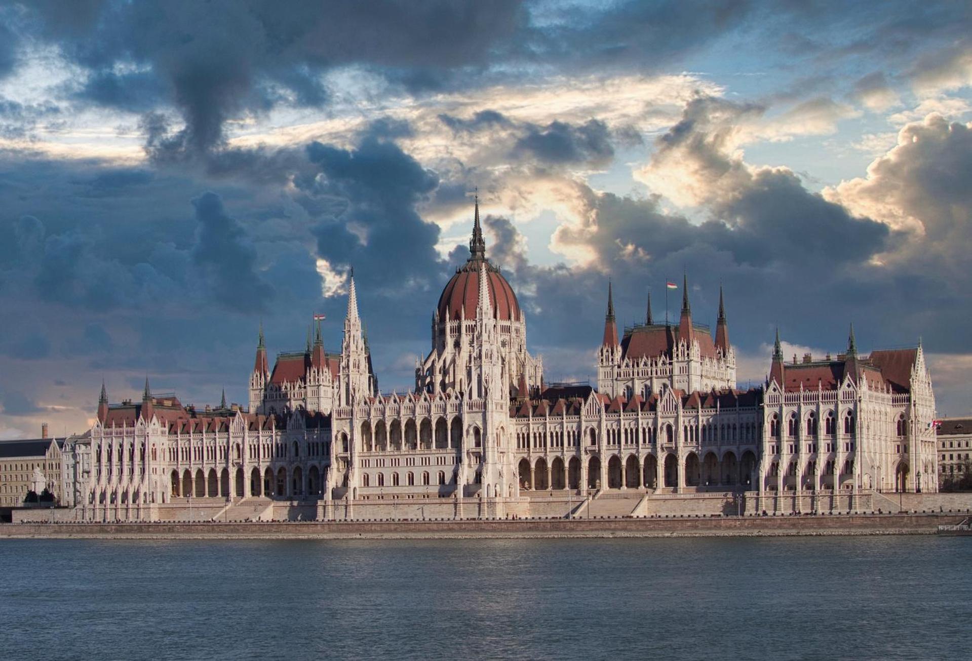 U Home Central Budapest Bagian luar foto